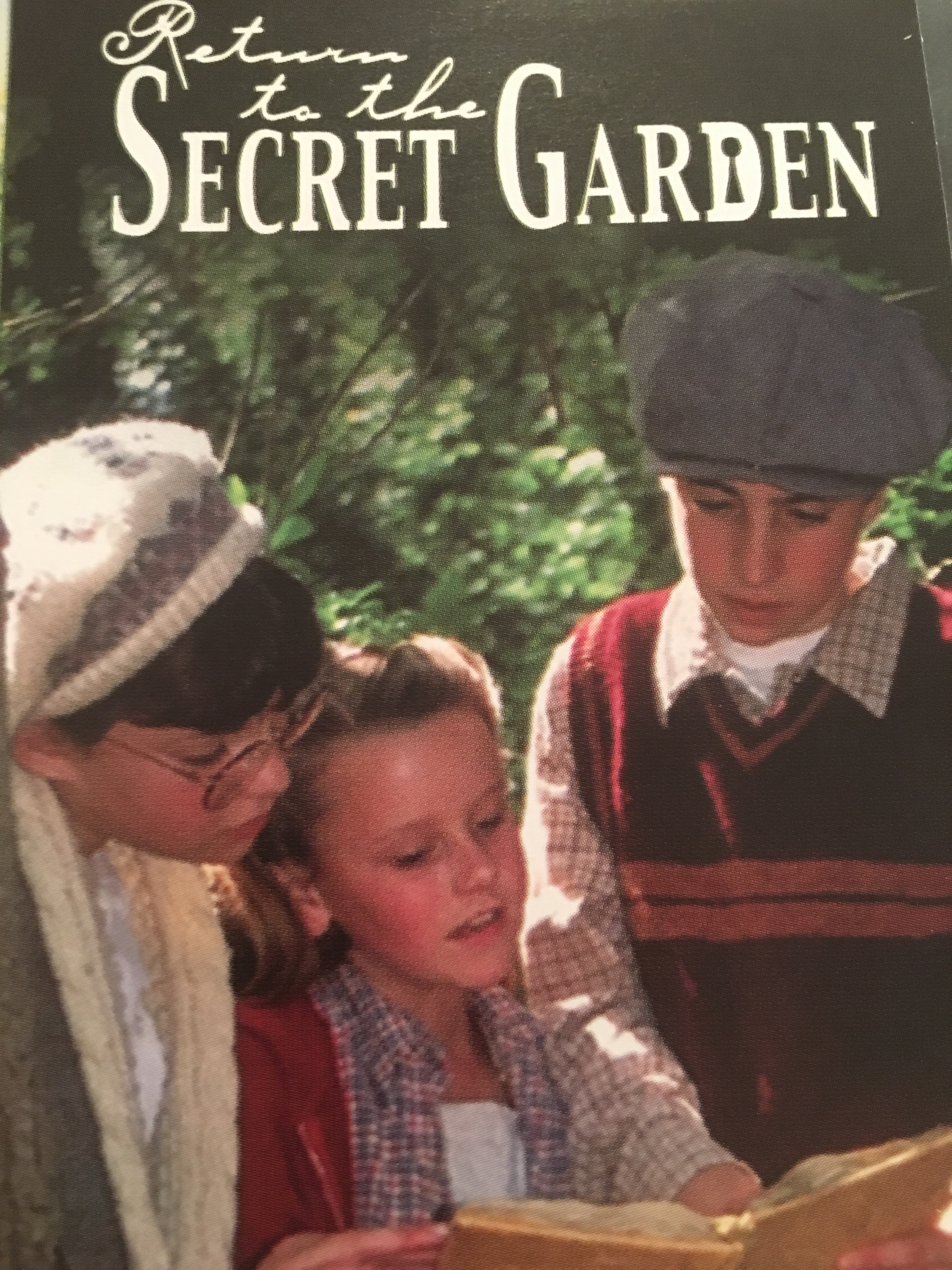 Возвращение в загадочный сад (2000) постер